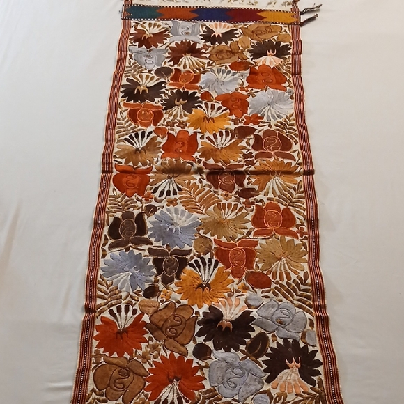 Vintage Embroidered Table Runner - Picture 2 of 10